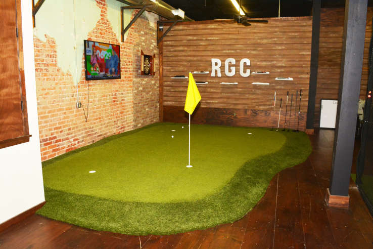 Naperville Indoor Putting Green