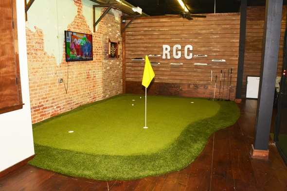 Naperville Indoor Putting Green